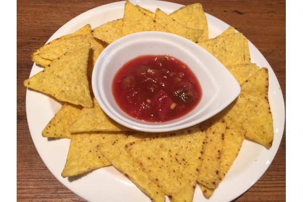 ビールのお供にトルティーヤチップスを 門前仲町のカフェ バルで評判のオラ オーレのブログ紹介