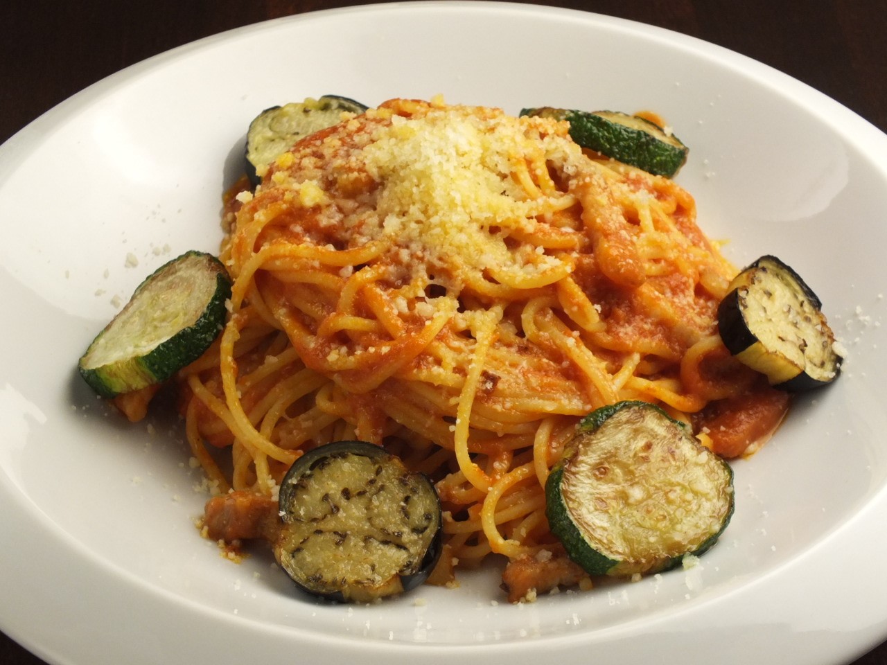 トマトソースパスタ